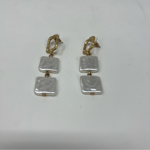 NWOT BRUSHED GOLD PEARL SQUARE DANGLE STATEMENT FASHION EARRINGS - Picture 8 of 16